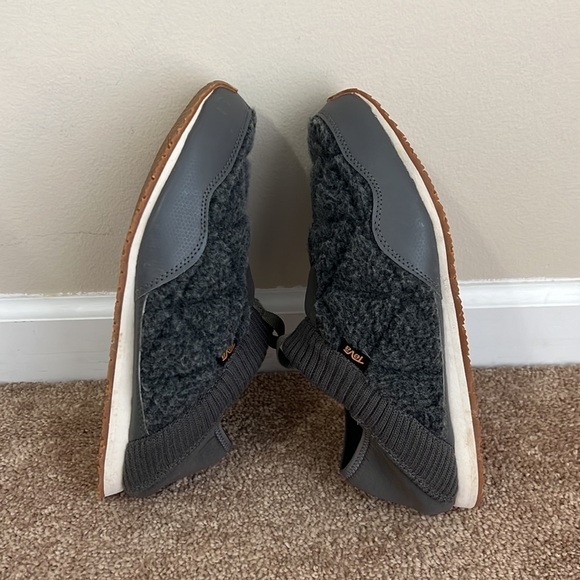 Teva ReEmber Fleece Moc Dark Gull Grey Slipper - Picture 4 of 13